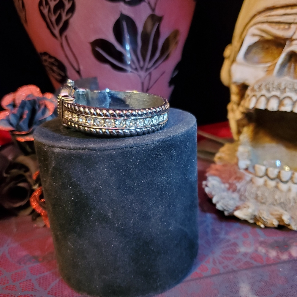 🖤Pt. 2- VTG Gorgeous Silver & Rhinestone Watch🖤 - Picture 15 of 16